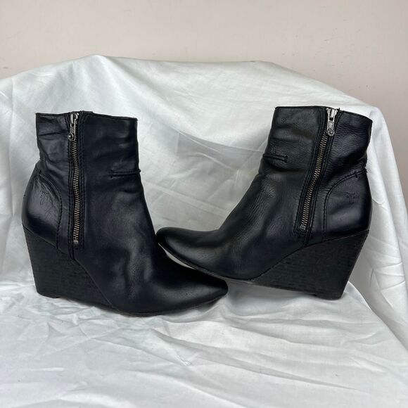 Frye Regina Seam Wedge Short Black Boot - size 9 - Picture 1 of 8